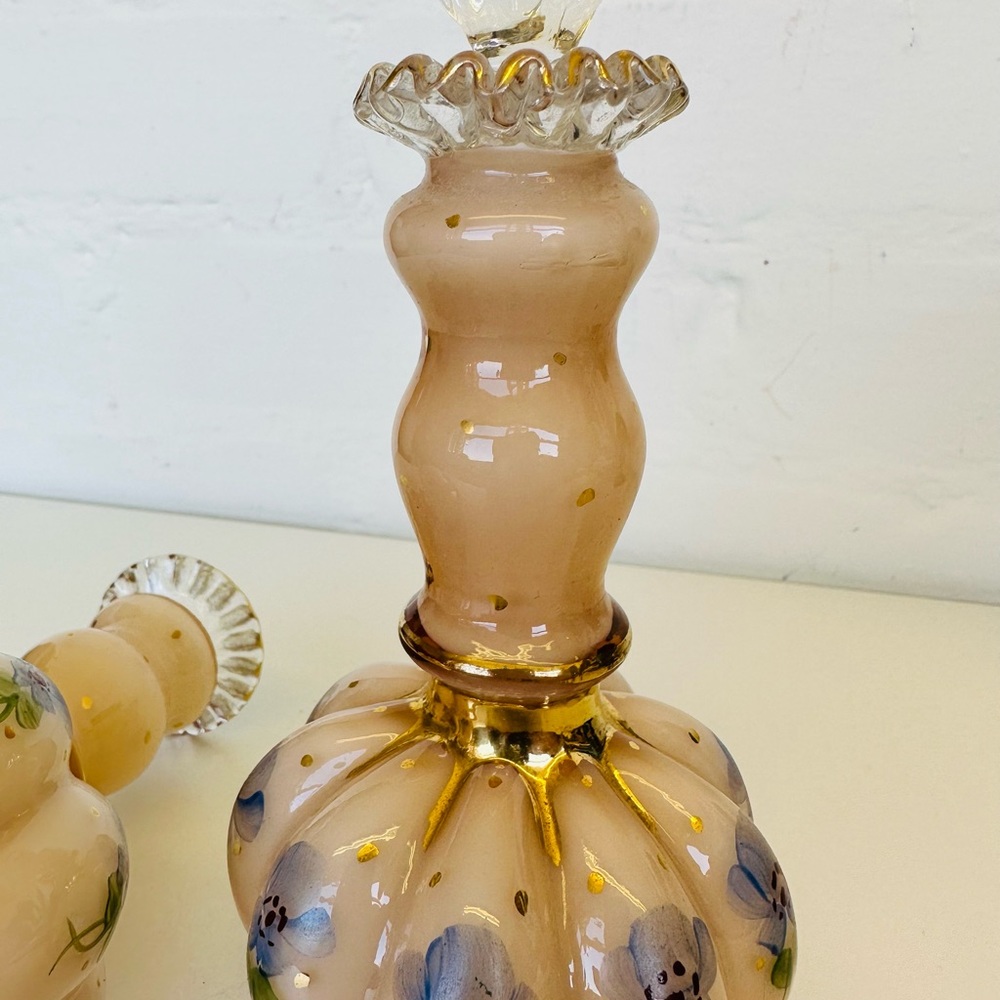 Vtg Fenton Art Glass Perfume Bottles Pink W/Blue Flowers &Gold Accents Signed‎ - Picture 5 of 10